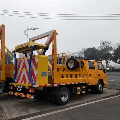 徐工防撞緩沖車 融合國際知名品牌防撞墊與高效清掃功能的道路安全衛(wèi)士